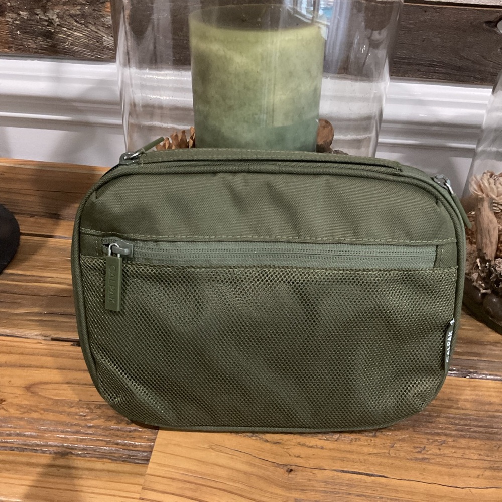 Calpak Tech Organizer in moss (green)